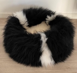 Hundekurv i lammeskind
40 cm
Håndsyet