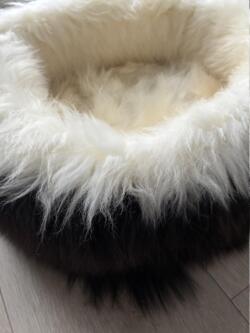 Luksus Hundekurv_1
Ægte Lammeskind
100% Naturprodukt