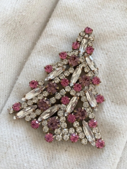 Broche til Jul
Håndlavet Jultræ o vintage rhinsten
Tjekkisk Glaskunst