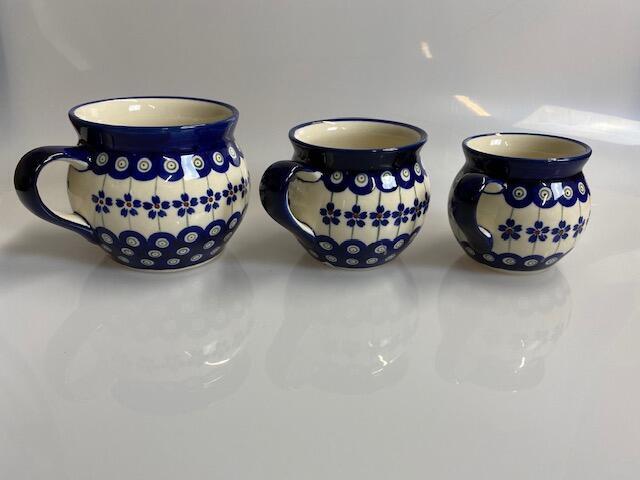 Ægte Polsk Keramik Krus 
Håndlavet og Håndmalet.
Mønster "Påfugle Øjne"