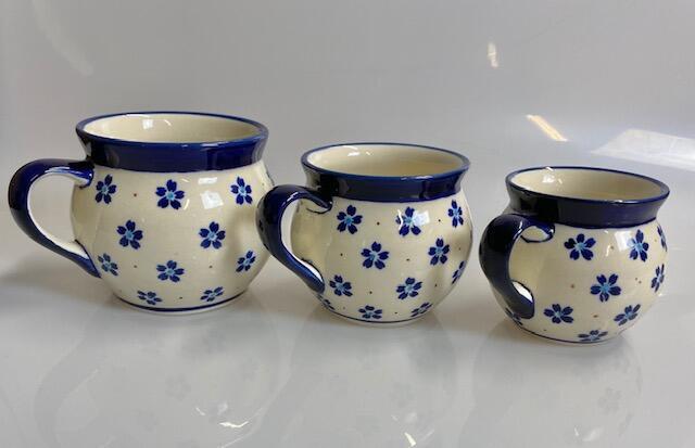 Ægte Polsk Keramik Krus 20 cl Håndlavet og Håndmalet:
Mønster "Sommer Prikker"