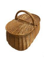 Picnickurv med låg i naturflet