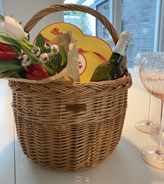 Gavekurv - Pileflet. Flettet Kurv med Hank.