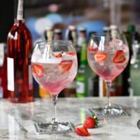 De store gin & tonic glas fremhæver farver og bobler i din drink og giver en stilfuld oplevelse ved hver servering.