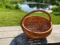 Rund fletkurv med hank til opbevaring af garn og småting i hjemmet