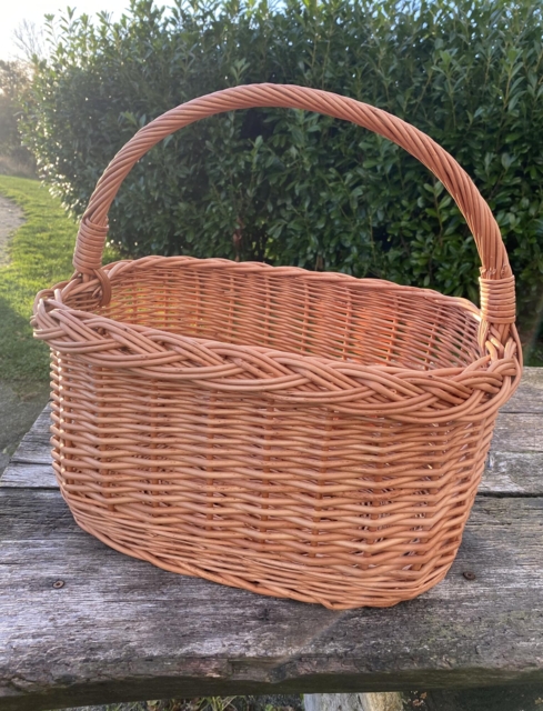 Flettede kurve med hank
Kurv med firkantet form
Håndflettet - 42 cm