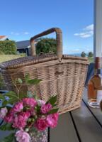 Picnickurv til 4 personer i håndflettet pileflet med to låg og stabil hank
