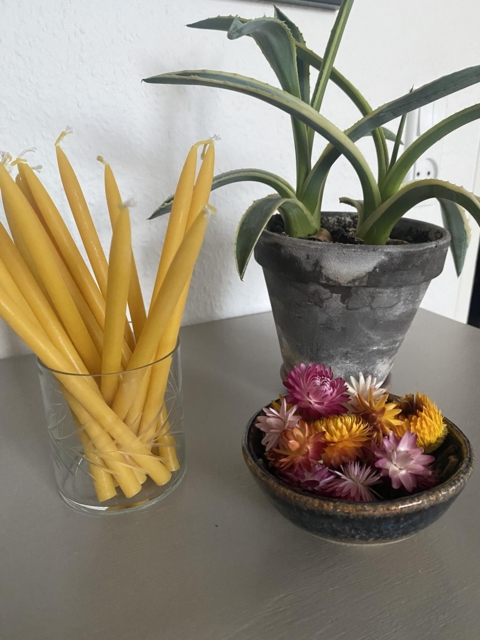 Håndlavet bivokslys 27 cm
Naturligt lys