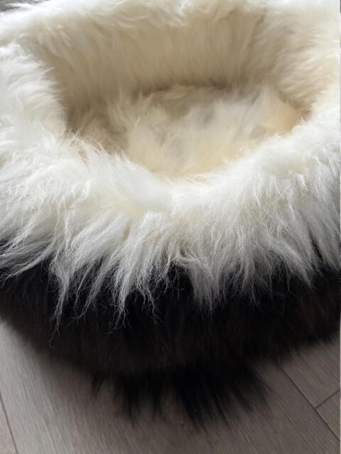 Luksus Hundekurv_1
Ægte Lammeskind
100% Naturprodukt