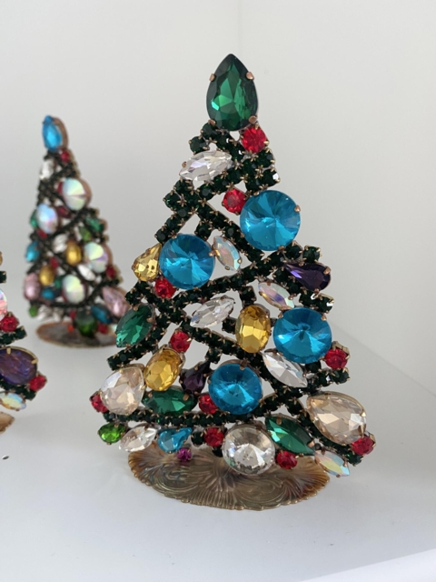 Julepynt med krystaller
Juletræ i vintage rhinsten
Håndlavet kunst fra Tjekkiet