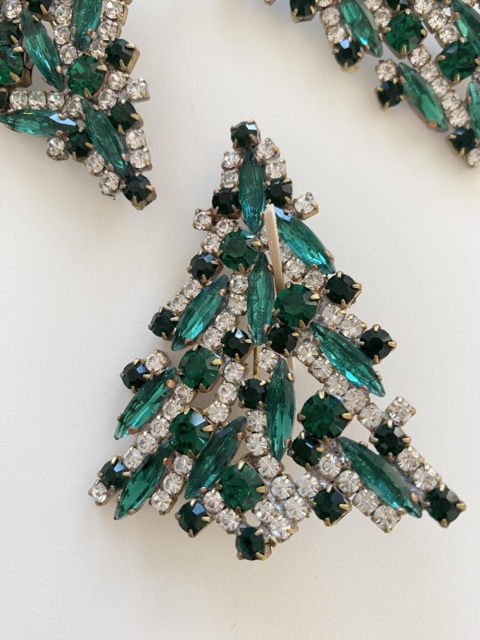 Julebroche
Broche i vintage rhinsten
Tjekkisk Glaskunst