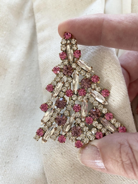 Broche til Jul
Håndlavet Jultræ o vintage rhinsten
Tjekkisk Glaskunst