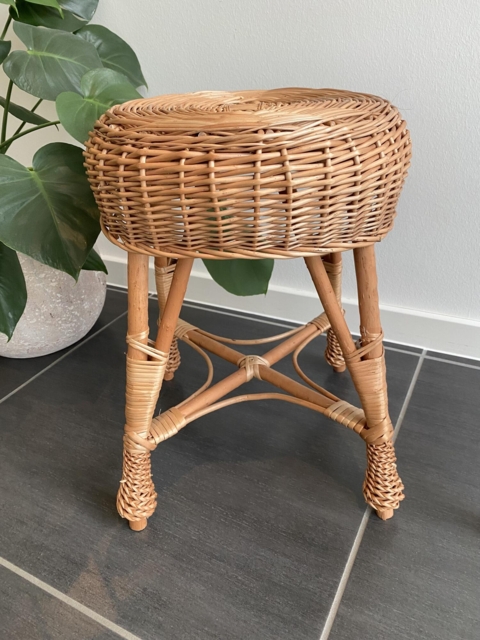 Taburet Træ Pileflet
Håndlavet af naturmaterialer