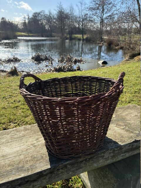 Brændekurv til stuen
Rund Brændekurv i naturflet