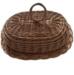 Elegant brødbakke i håndflettet pileflet med låg, der beskytter brød mod støv og insekter.